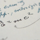 Ilustración para el artículo titulado Subastan una carta de Einstein con su famosa ecuación por 1,24 millones de dólares (y no es la primera)